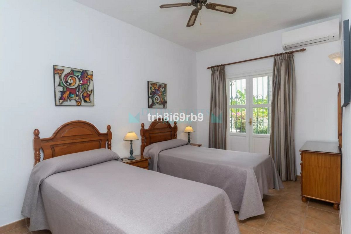 Apartamento Planta Baja en venta en Benavista, Estepona