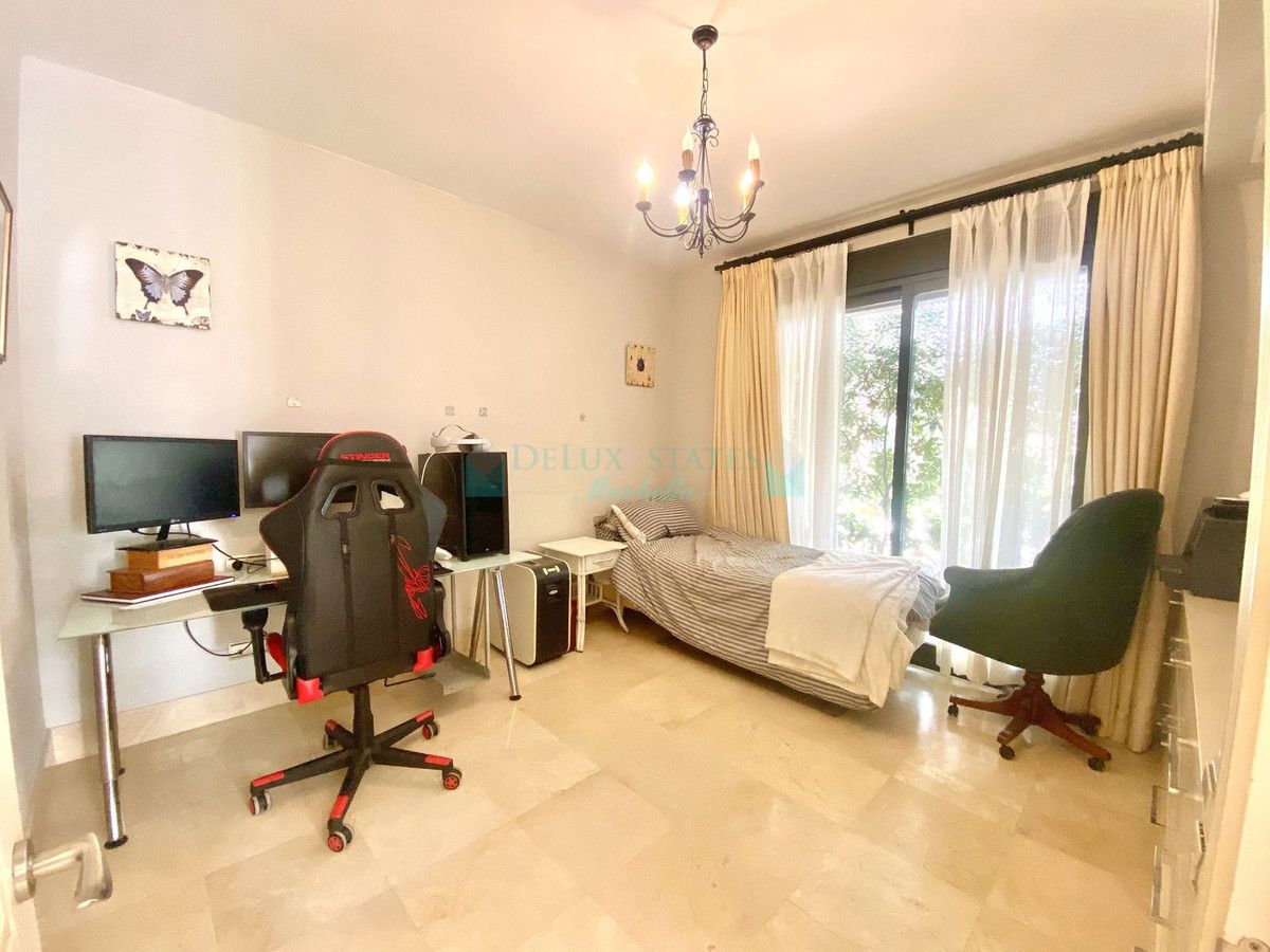 Apartamento Planta Baja en venta en Los Monteros, Marbella Este