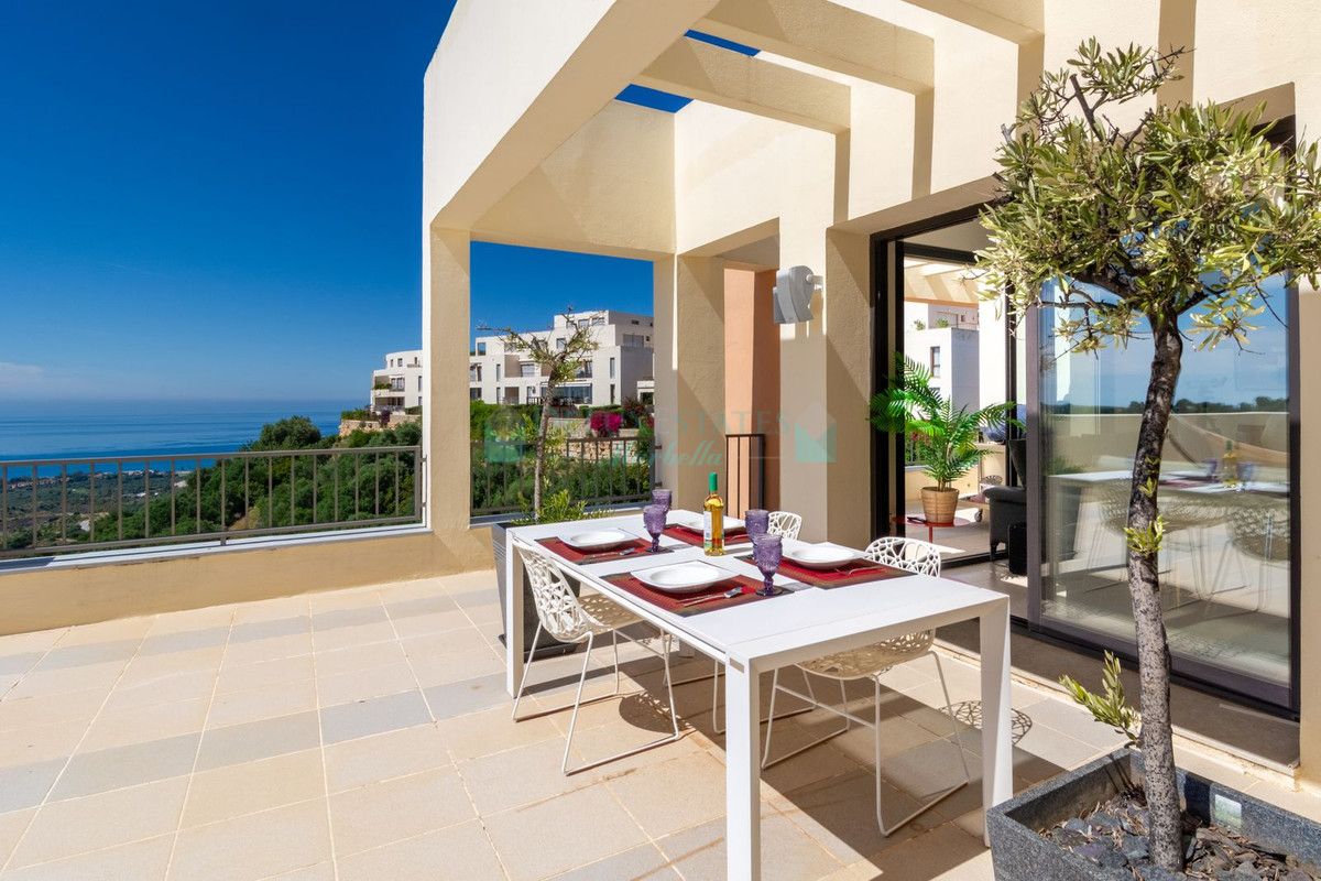 Ático en venta en Los Altos de los Monteros, Marbella Este