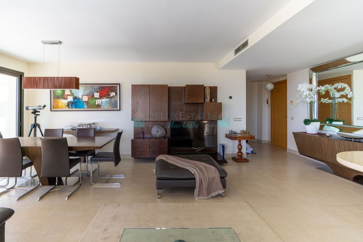 Ático en venta en Los Altos de los Monteros, Marbella Este