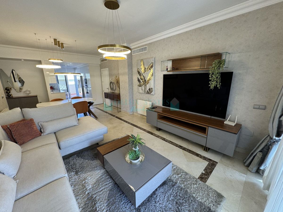 Penthouse for rent in Los Flamingos, Benahavis