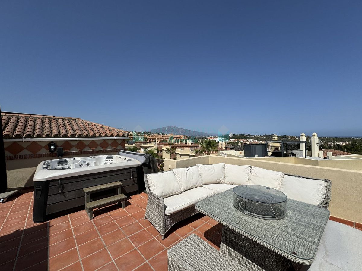 Penthouse for rent in Los Flamingos, Benahavis