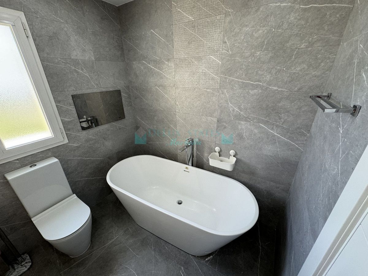 Penthouse for rent in Los Flamingos, Benahavis