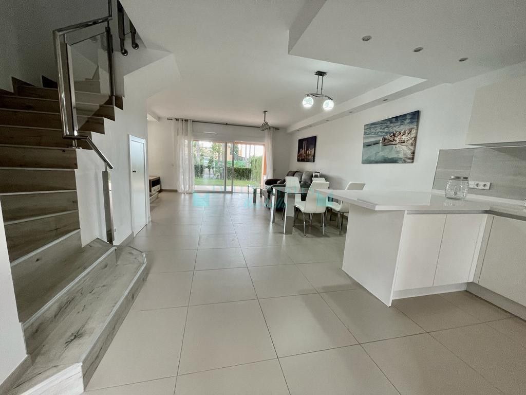 Town House for rent in Benahavis