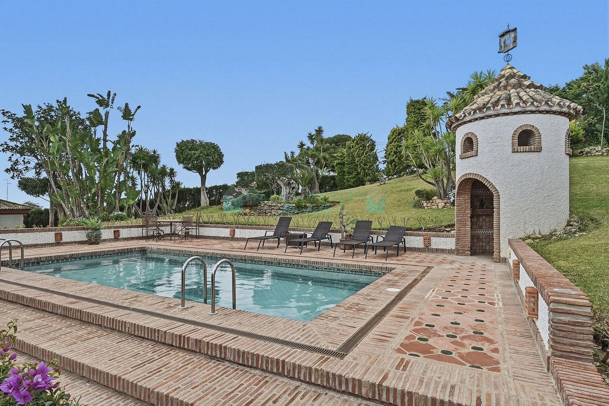 Villa for sale in Las Chapas, Marbella East