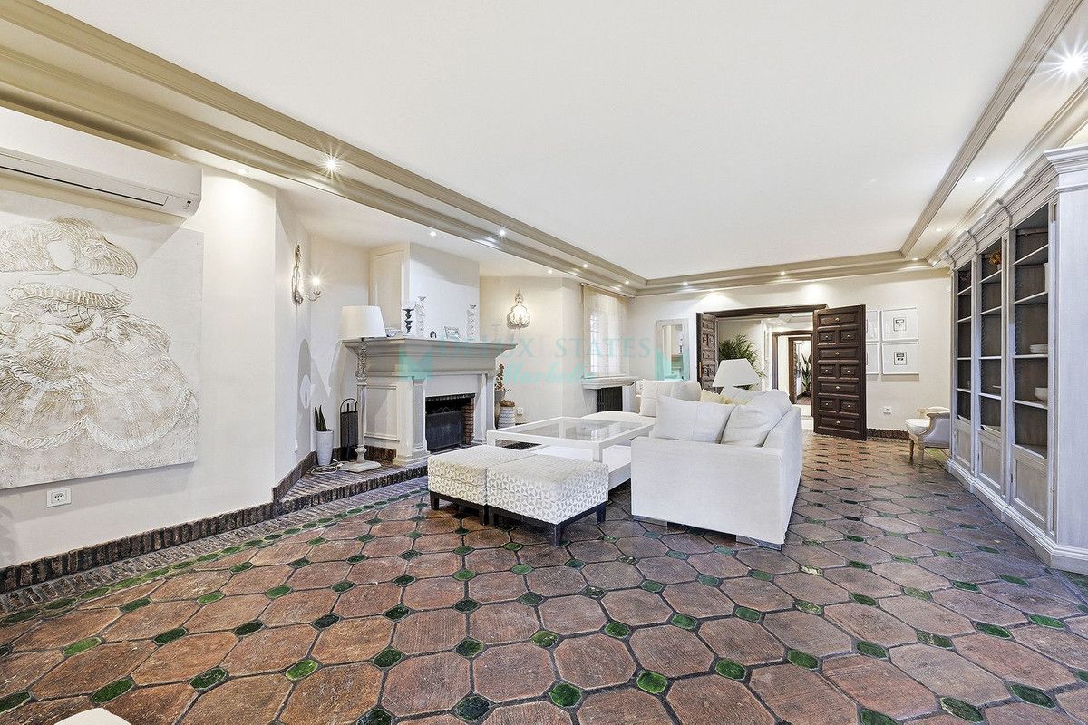 Villa for sale in Las Chapas, Marbella East