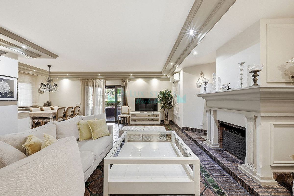 Villa for sale in Las Chapas, Marbella East