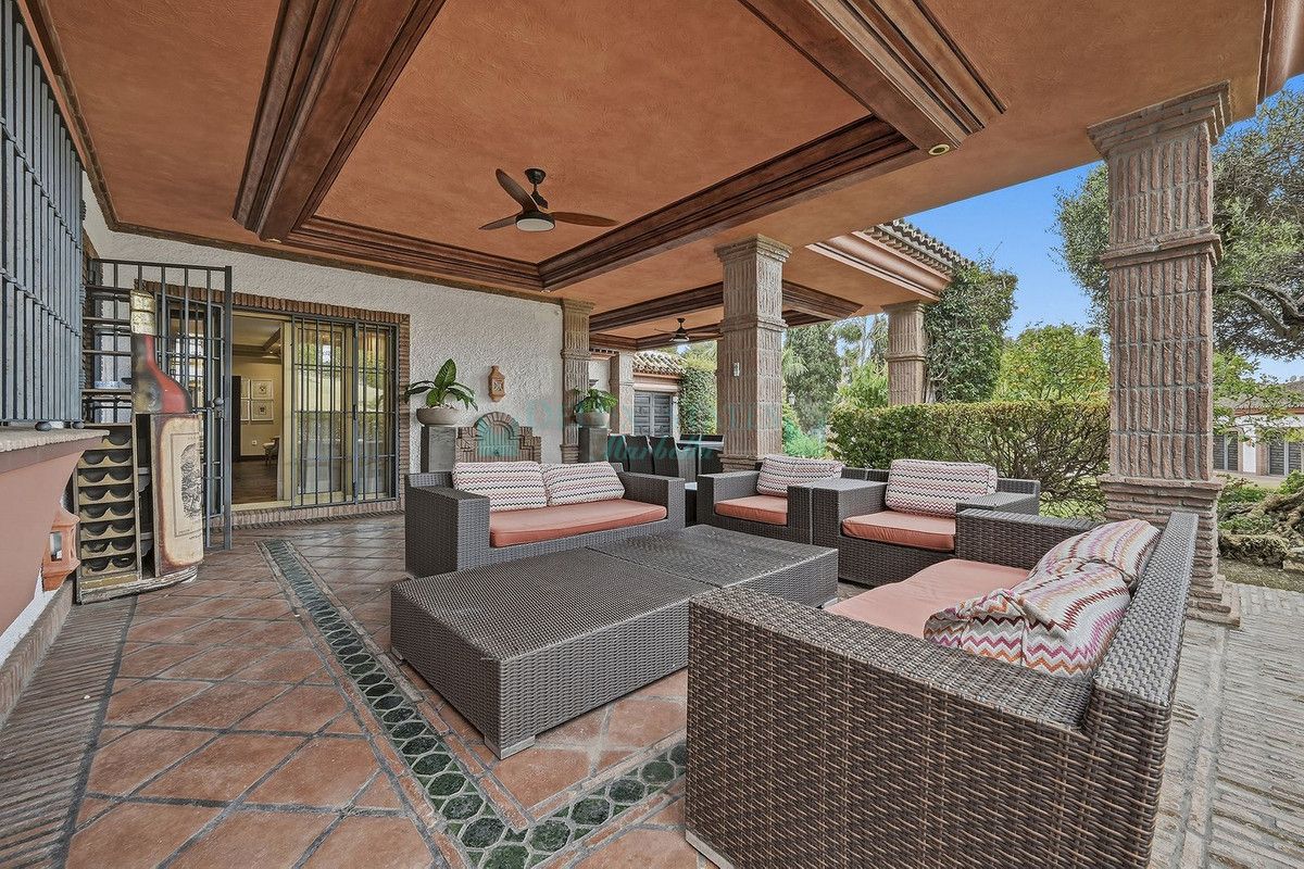 Villa for sale in Las Chapas, Marbella East