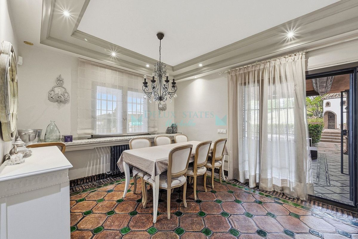 Villa for sale in Las Chapas, Marbella East