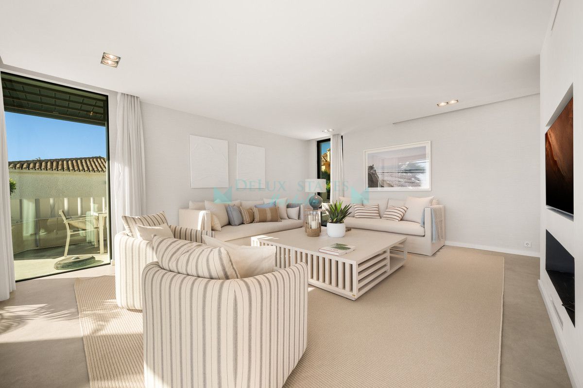 Villa en venta en New Golden Mile, Estepona