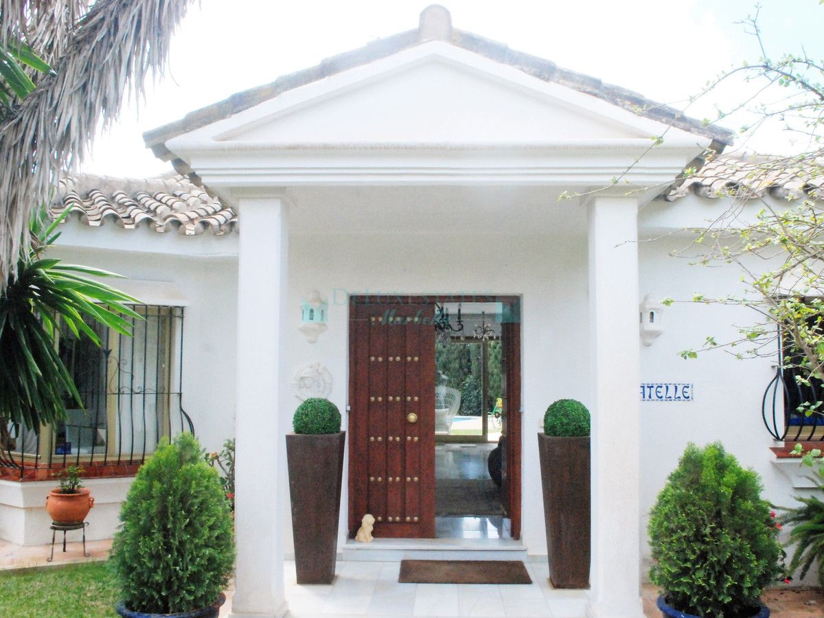 Villa en venta en Las Chapas, Marbella Este