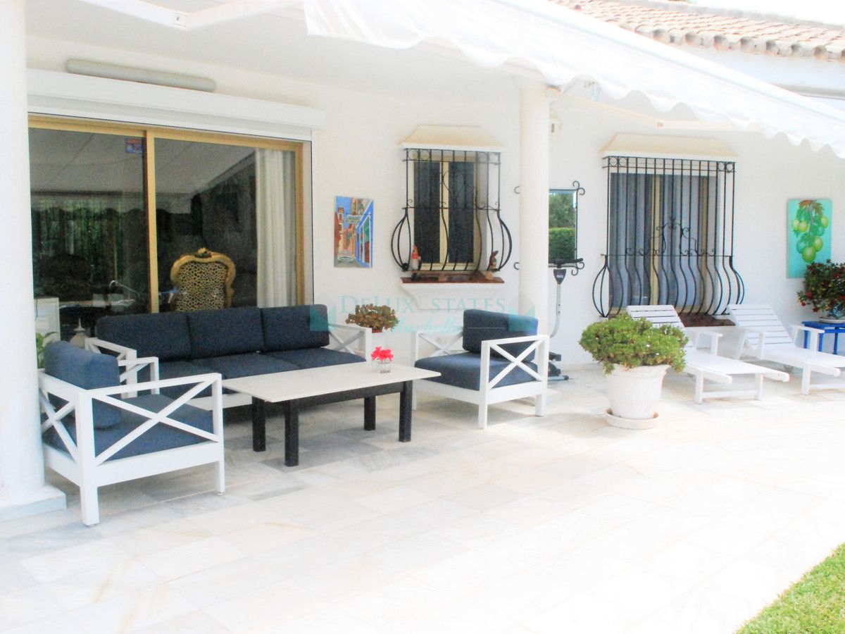 Villa en venta en Las Chapas, Marbella Este