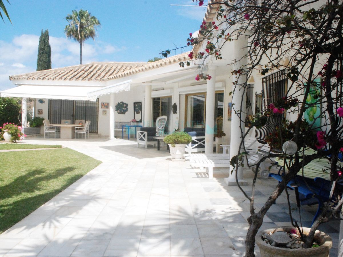 Villa en venta en Las Chapas, Marbella Este