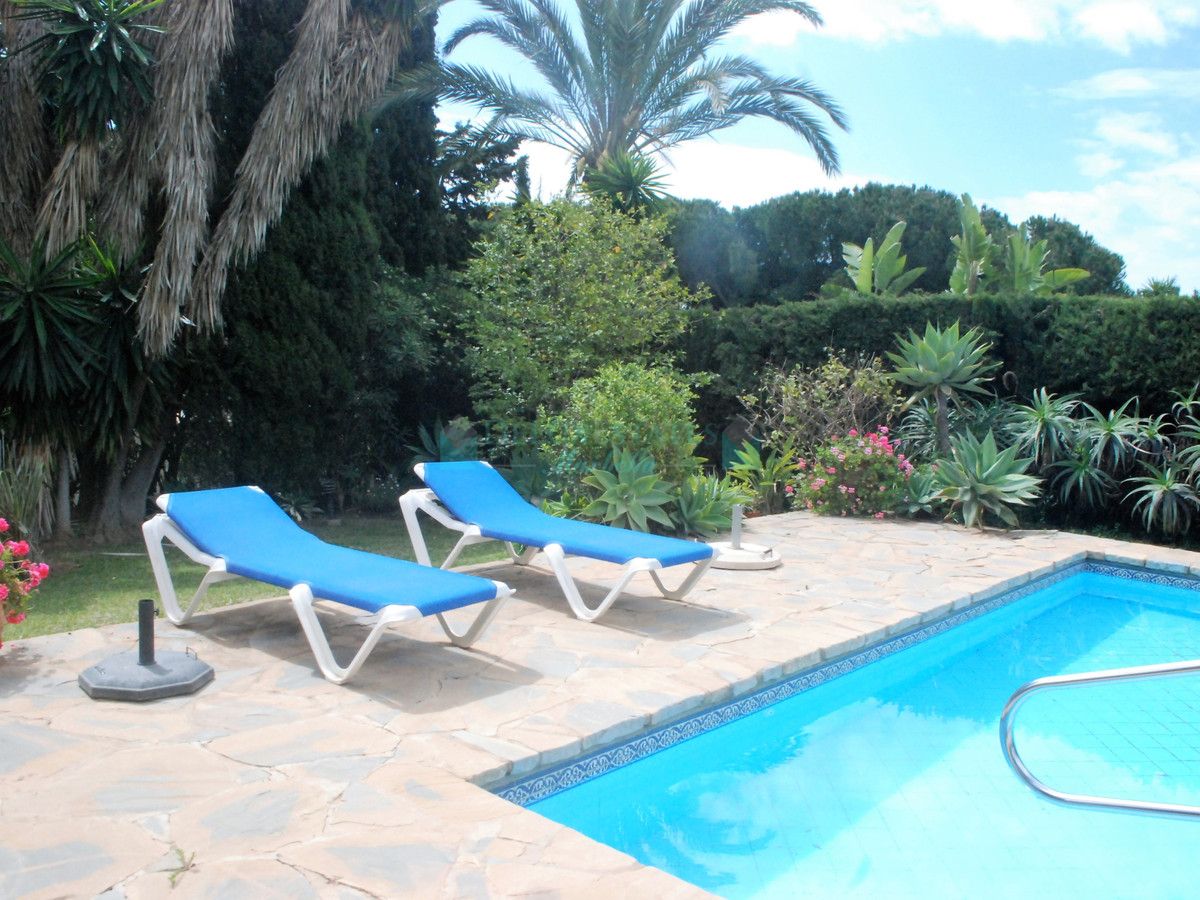 Villa en venta en Las Chapas, Marbella Este