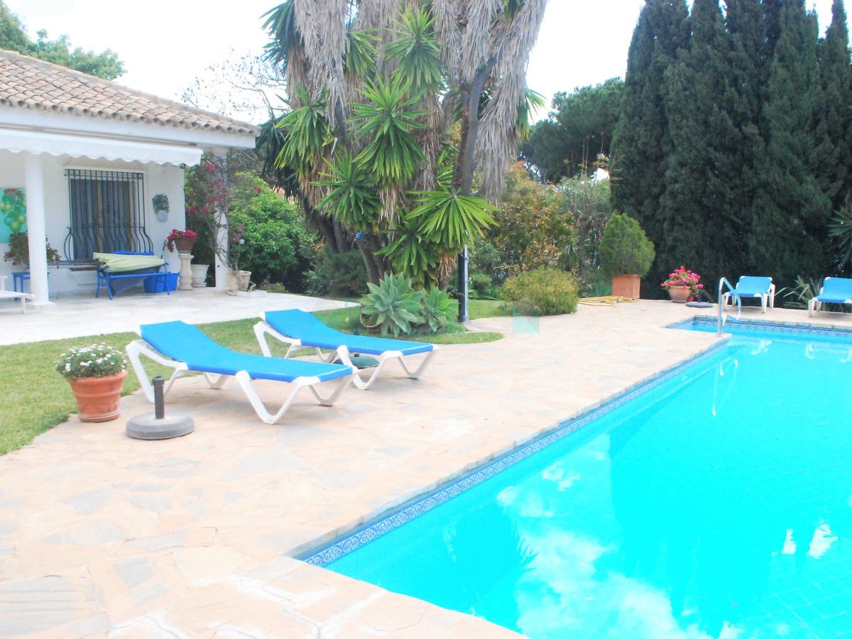 Villa en venta en Las Chapas, Marbella Este