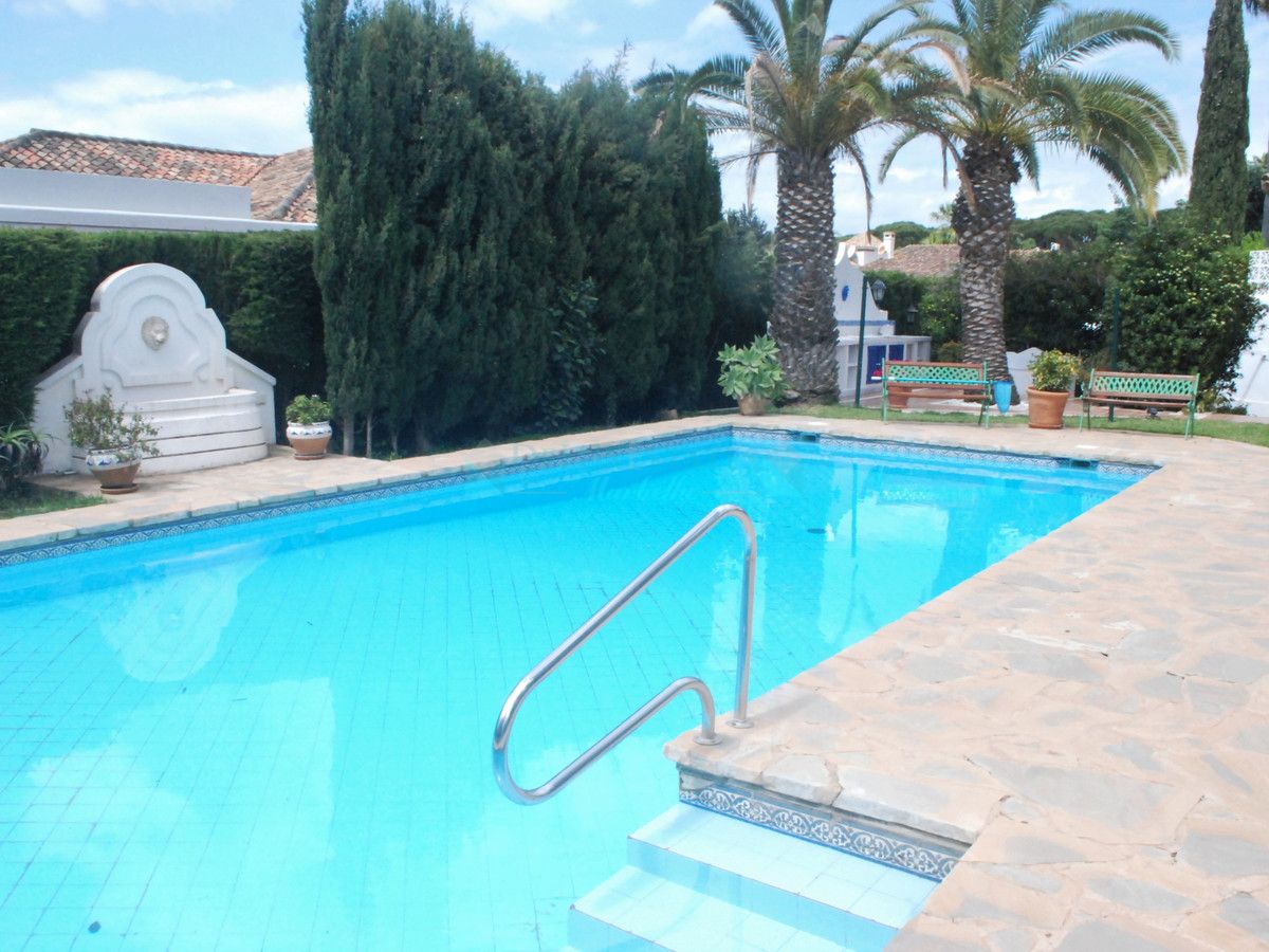 Villa en venta en Las Chapas, Marbella Este