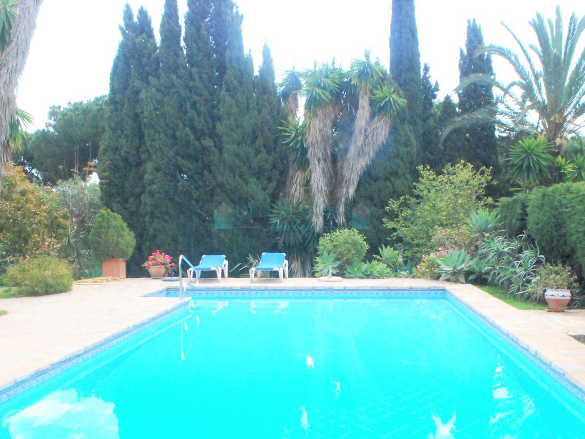 Villa en venta en Las Chapas, Marbella Este