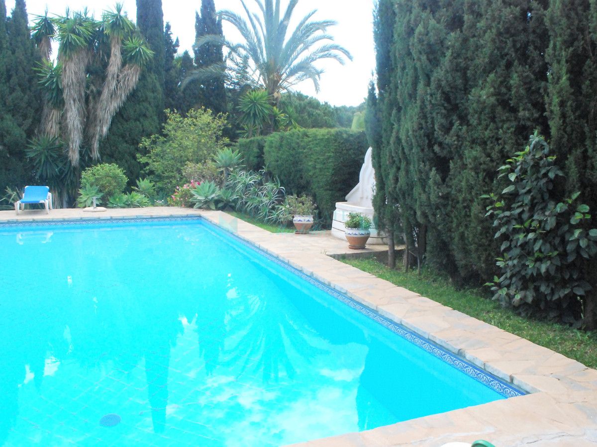 Villa en venta en Las Chapas, Marbella Este