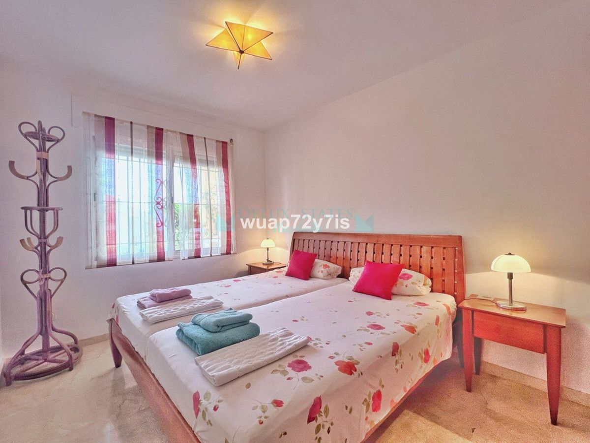 Town House for sale in Costabella, Marbella East