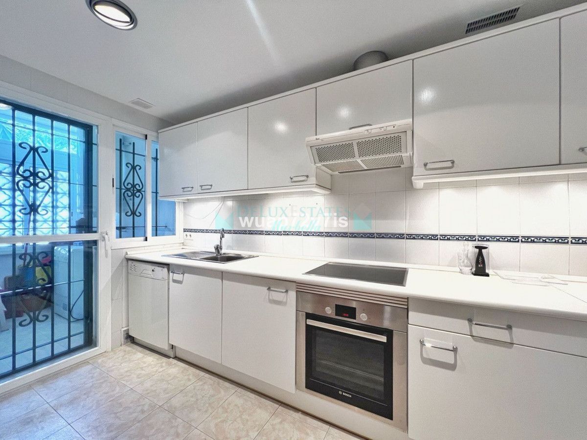 Town House for sale in Costabella, Marbella East