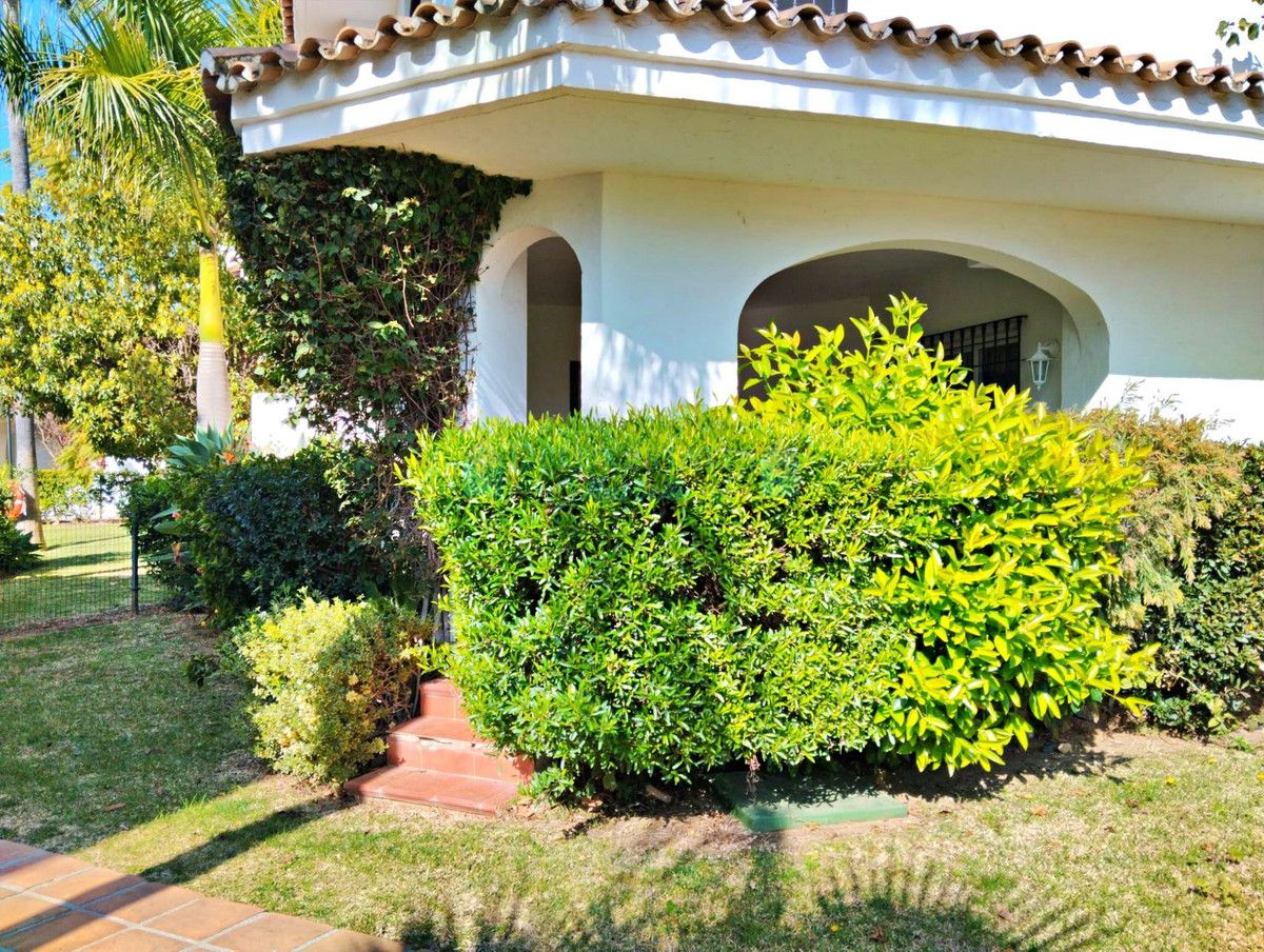 Ground Floor Apartment for sale in Nueva Andalucia