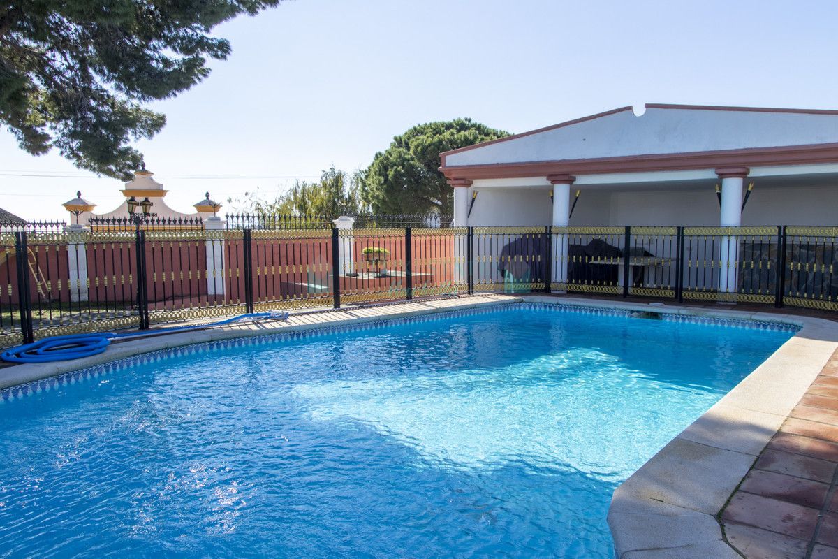 Villa for sale in Estepona