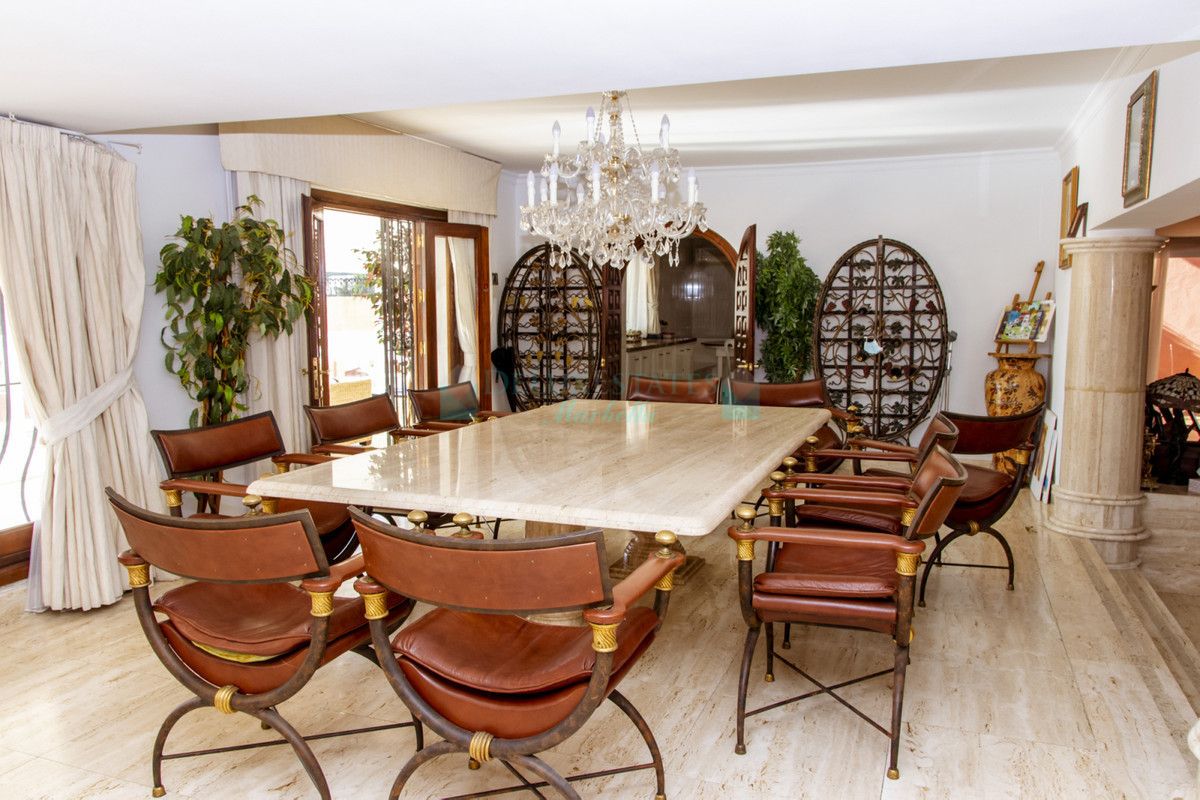 Villa for sale in Estepona