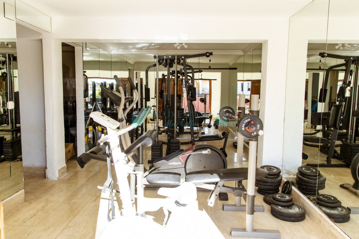 Villa for sale in Estepona