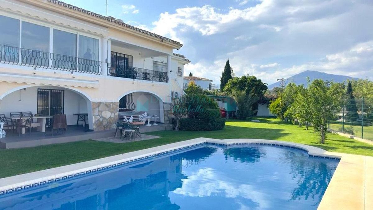 Villa en venta en Guadalmina Alta, San Pedro de Alcantara