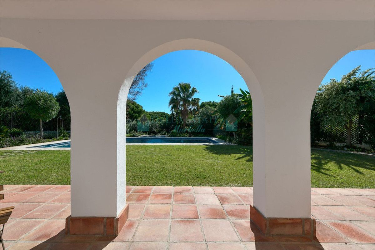 Villa for sale in Cabopino, Marbella East