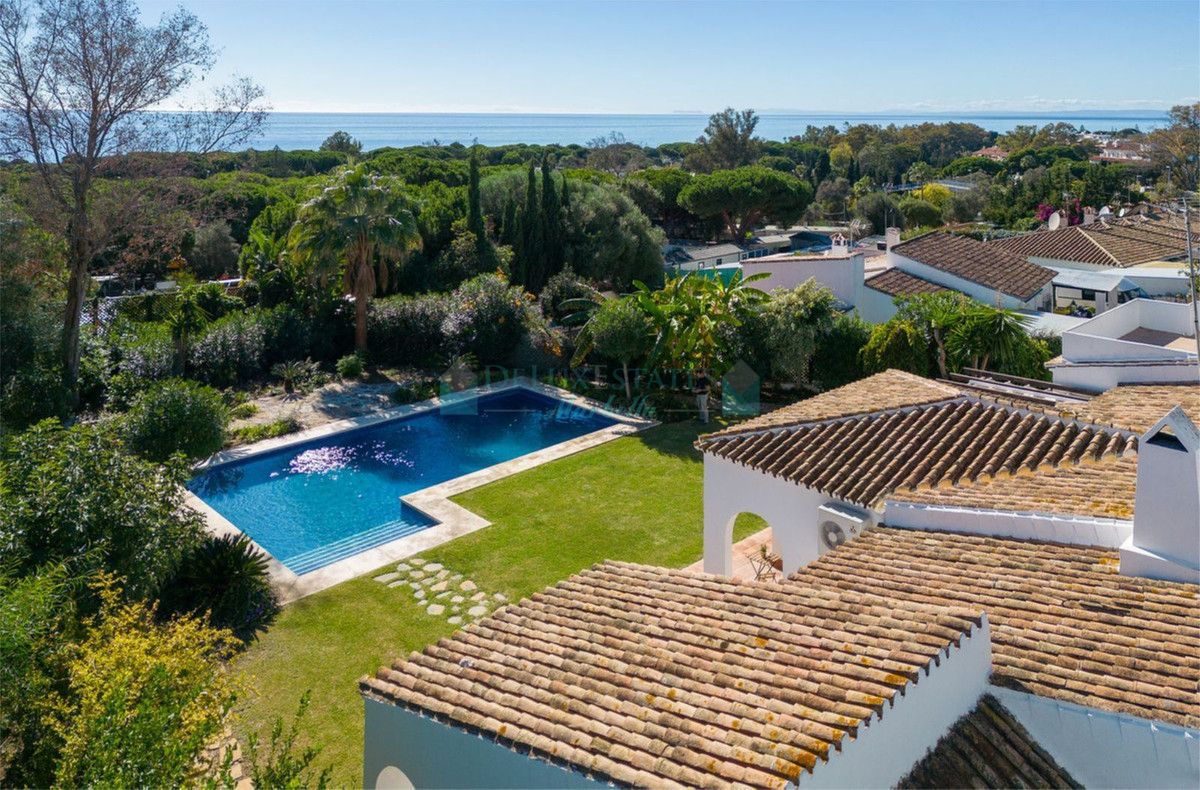 Villa for sale in Cabopino, Marbella East
