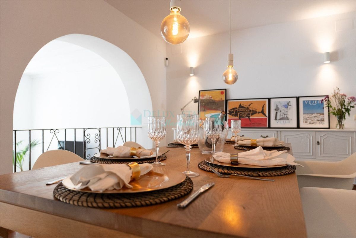 Villa for sale in Cabopino, Marbella East