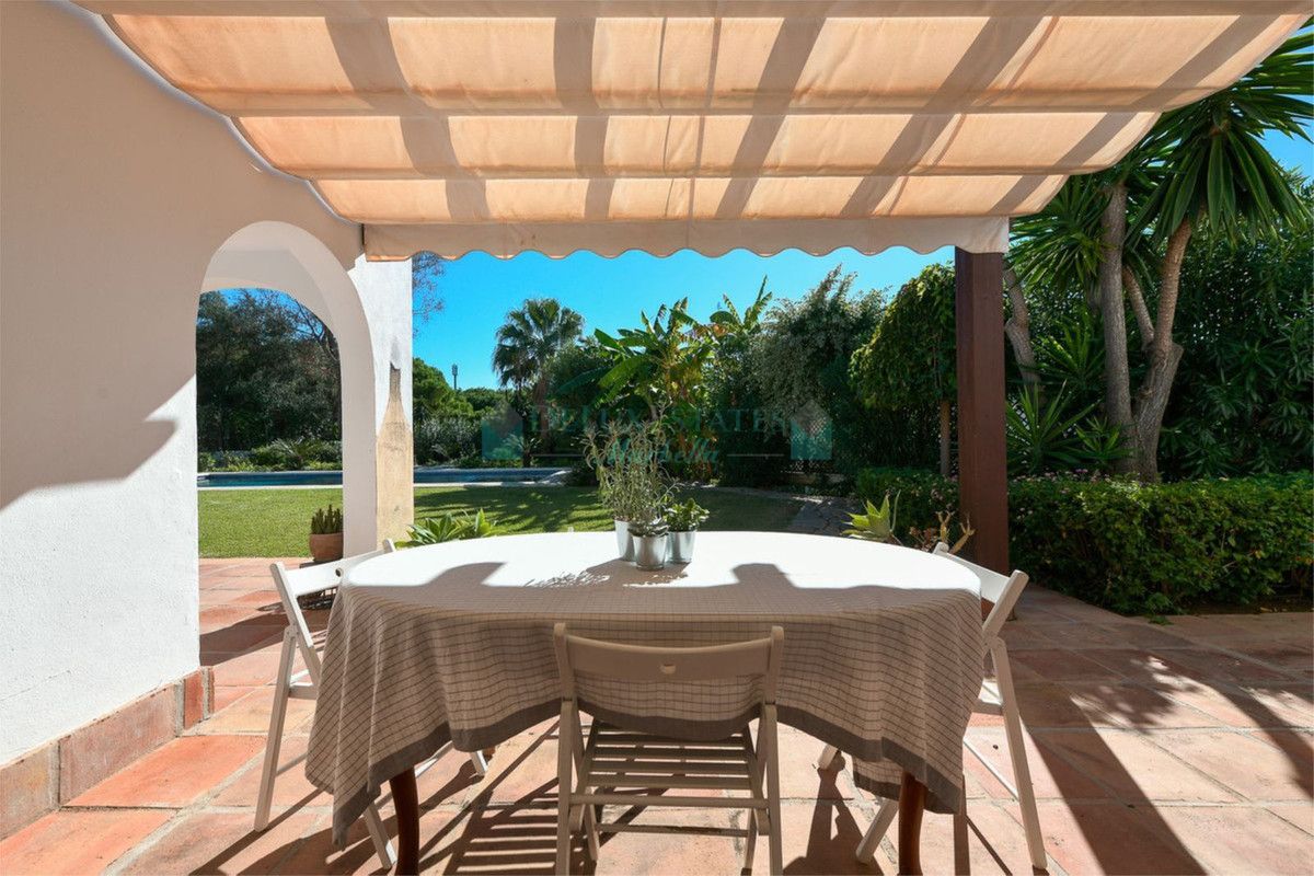 Villa for sale in Cabopino, Marbella East