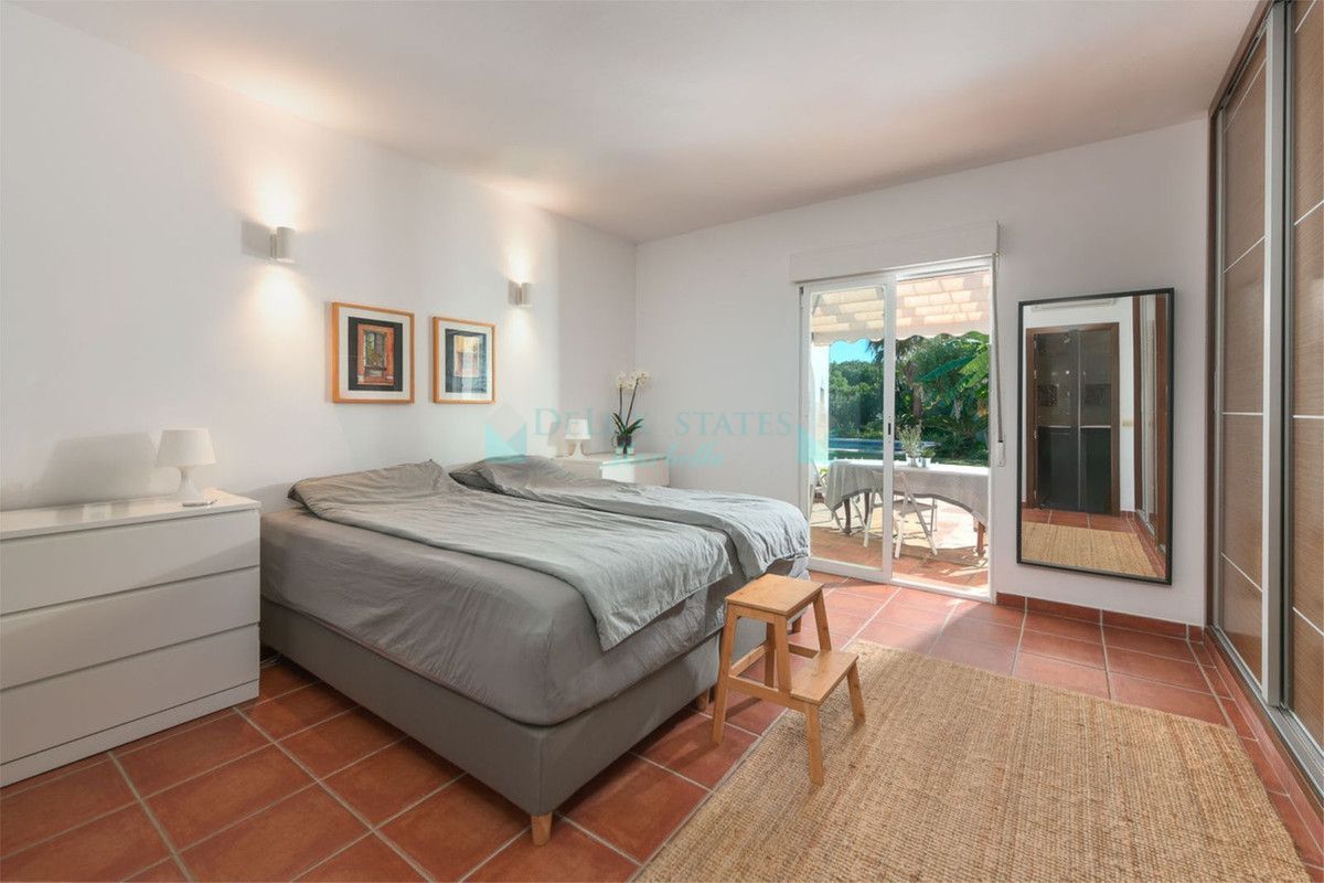 Villa for sale in Cabopino, Marbella East