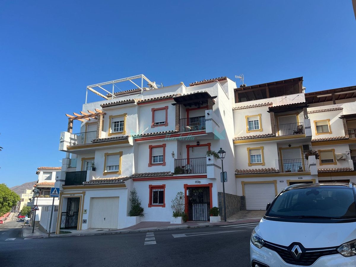 Town House for sale in Estepona