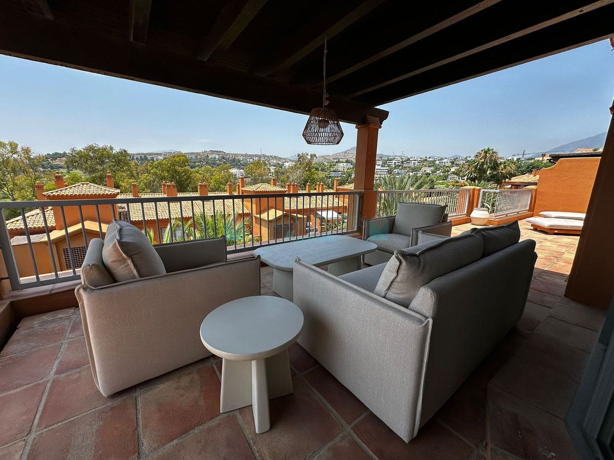 Penthouse for rent in Atalaya, Estepona