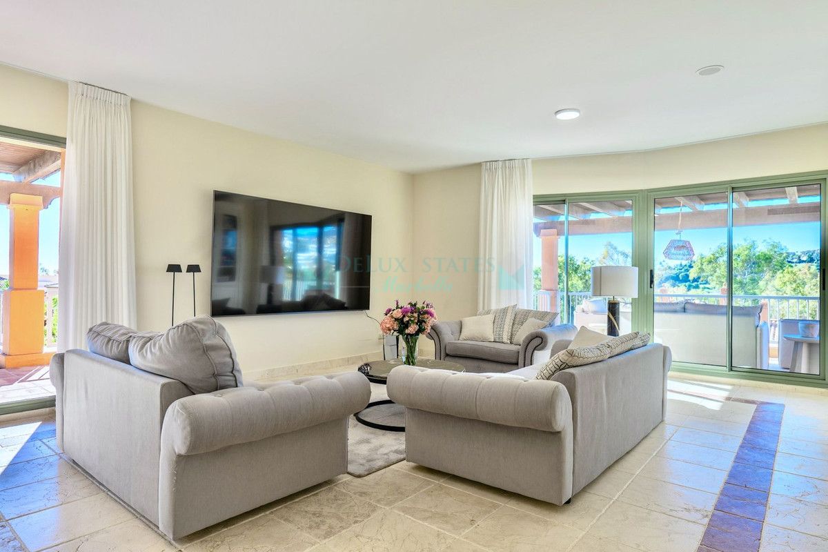 Penthouse for rent in Atalaya, Estepona