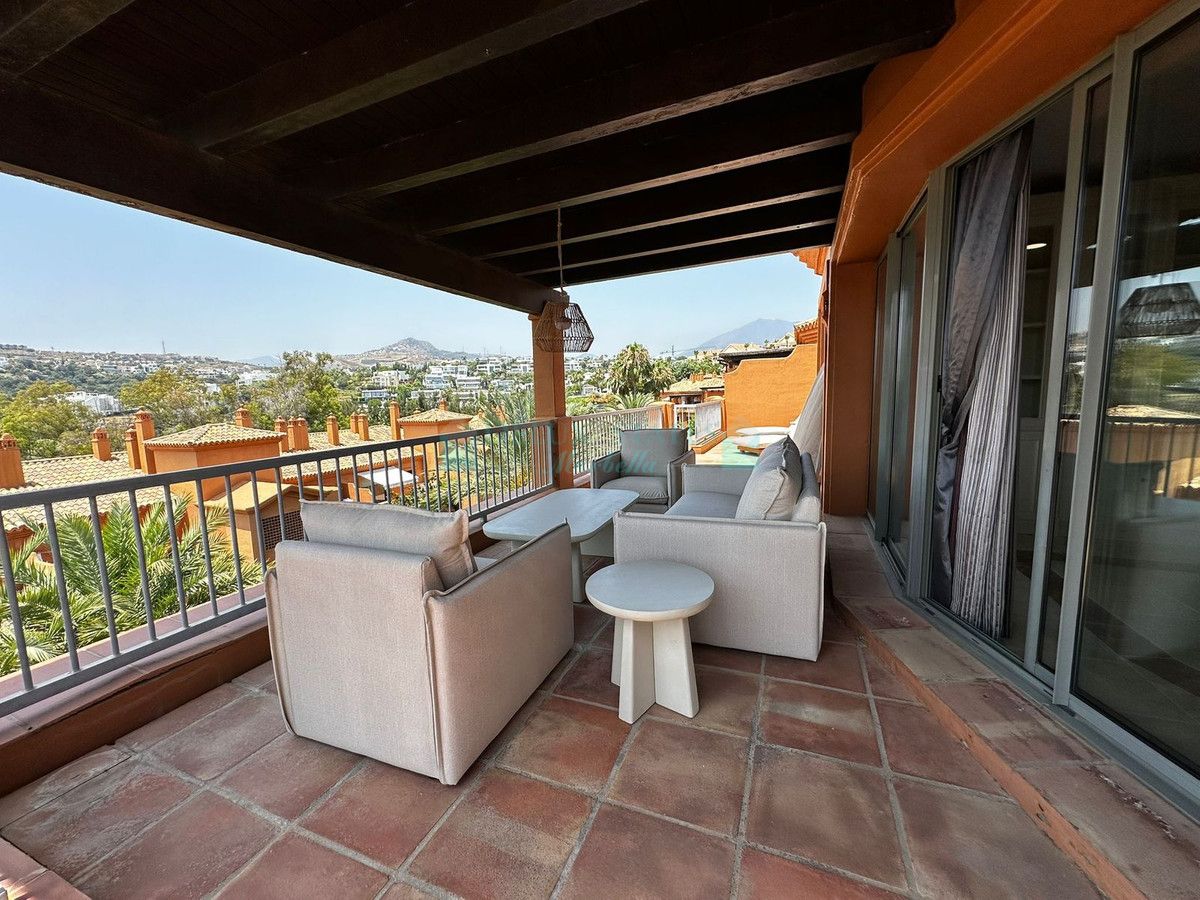 Penthouse for rent in Atalaya, Estepona