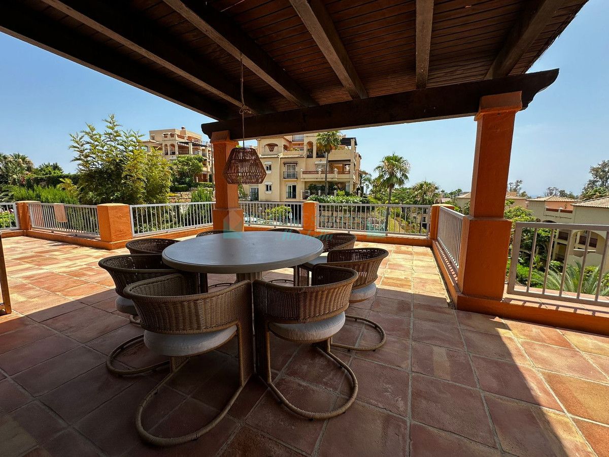 Penthouse for rent in Atalaya, Estepona