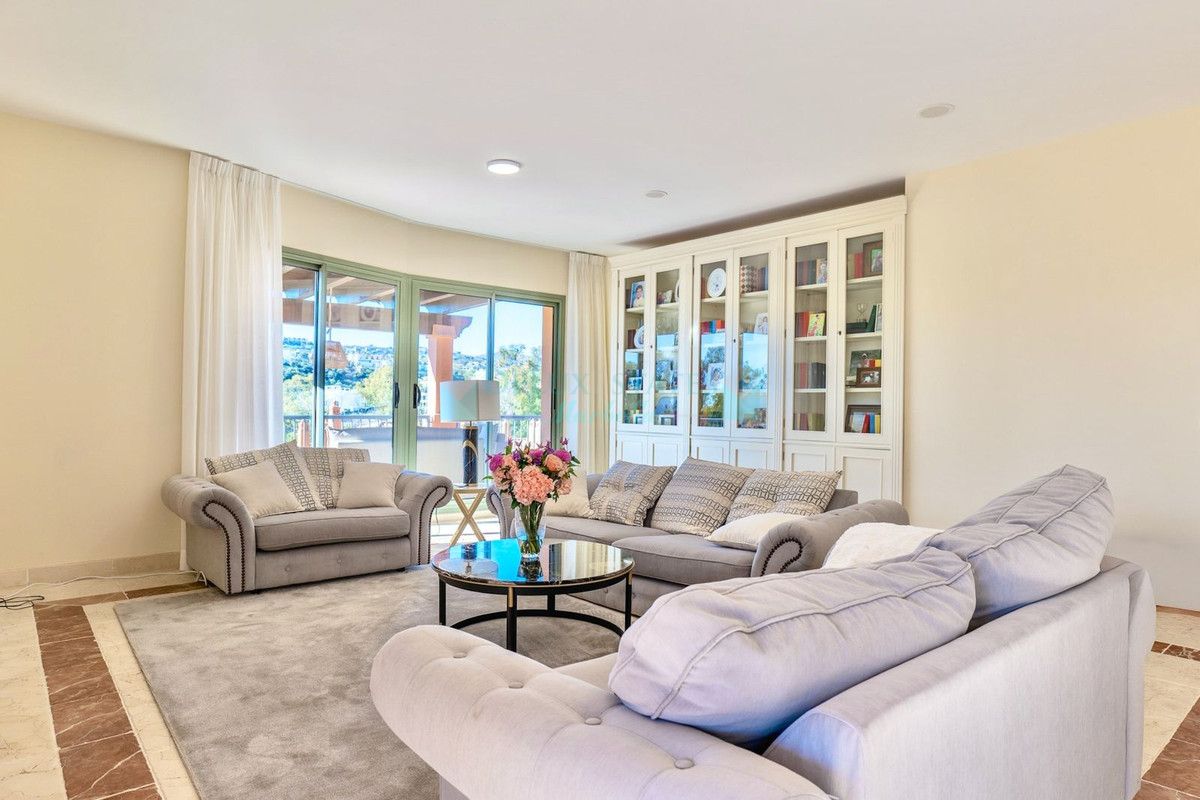 Penthouse for rent in Atalaya, Estepona