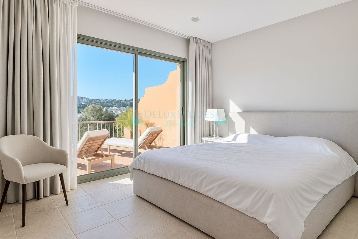 Penthouse for rent in Atalaya, Estepona