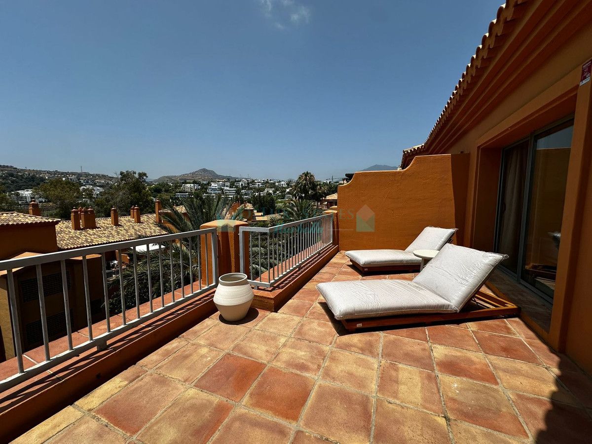 Penthouse for rent in Atalaya, Estepona