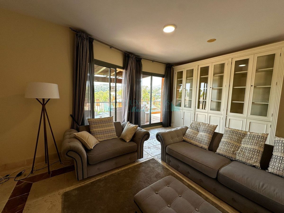 Penthouse for rent in Atalaya, Estepona