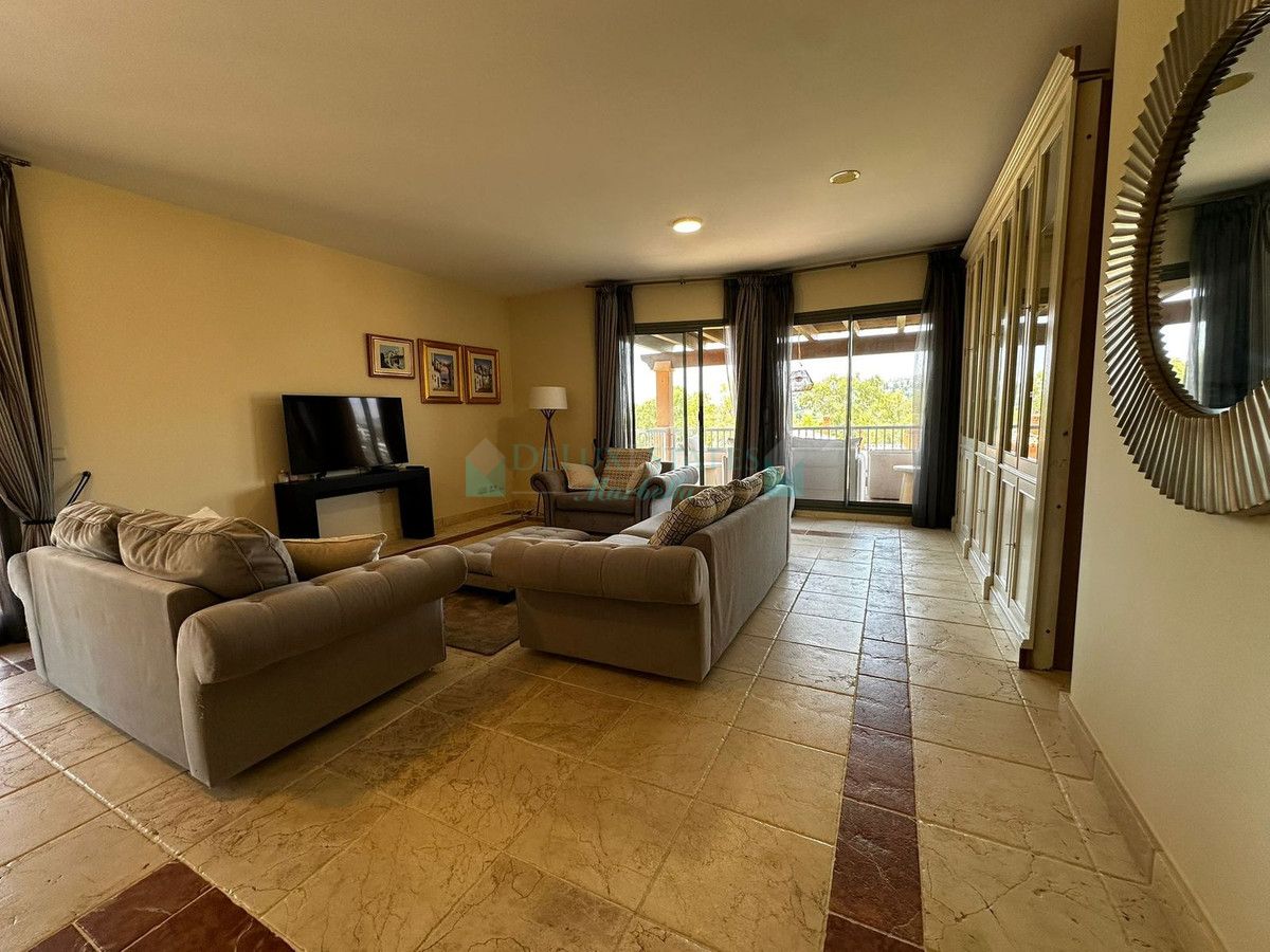 Penthouse for rent in Atalaya, Estepona