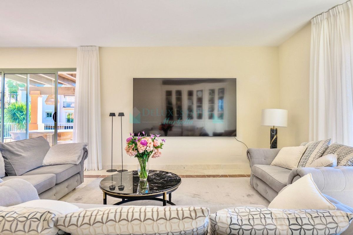 Penthouse for rent in Atalaya, Estepona