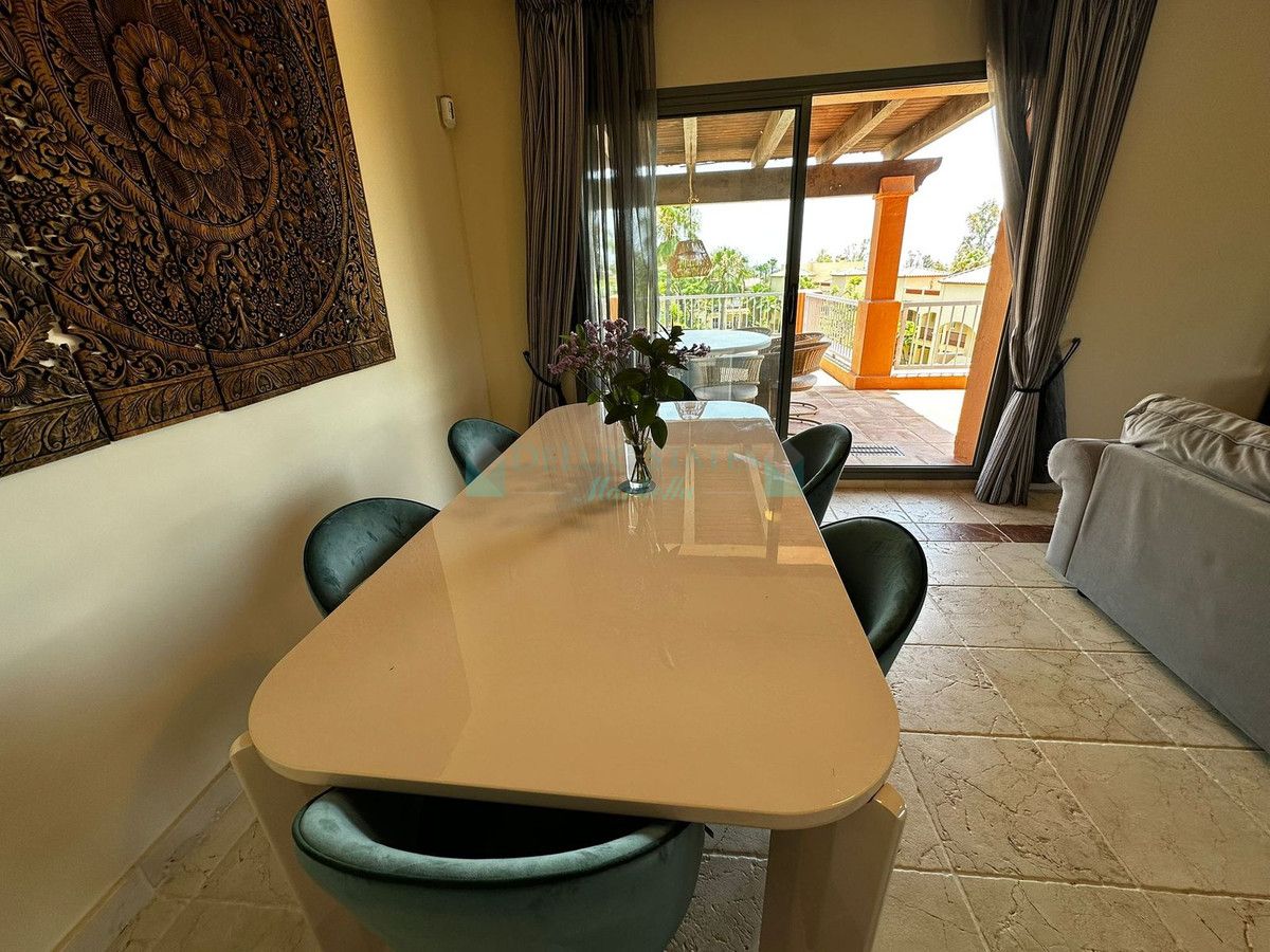 Penthouse for rent in Atalaya, Estepona
