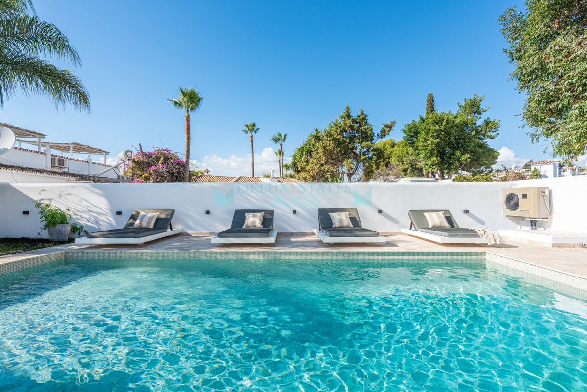 Villa for sale in Nueva Andalucia