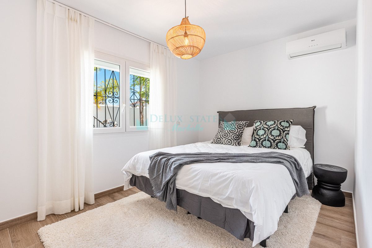 Villa for sale in Nueva Andalucia