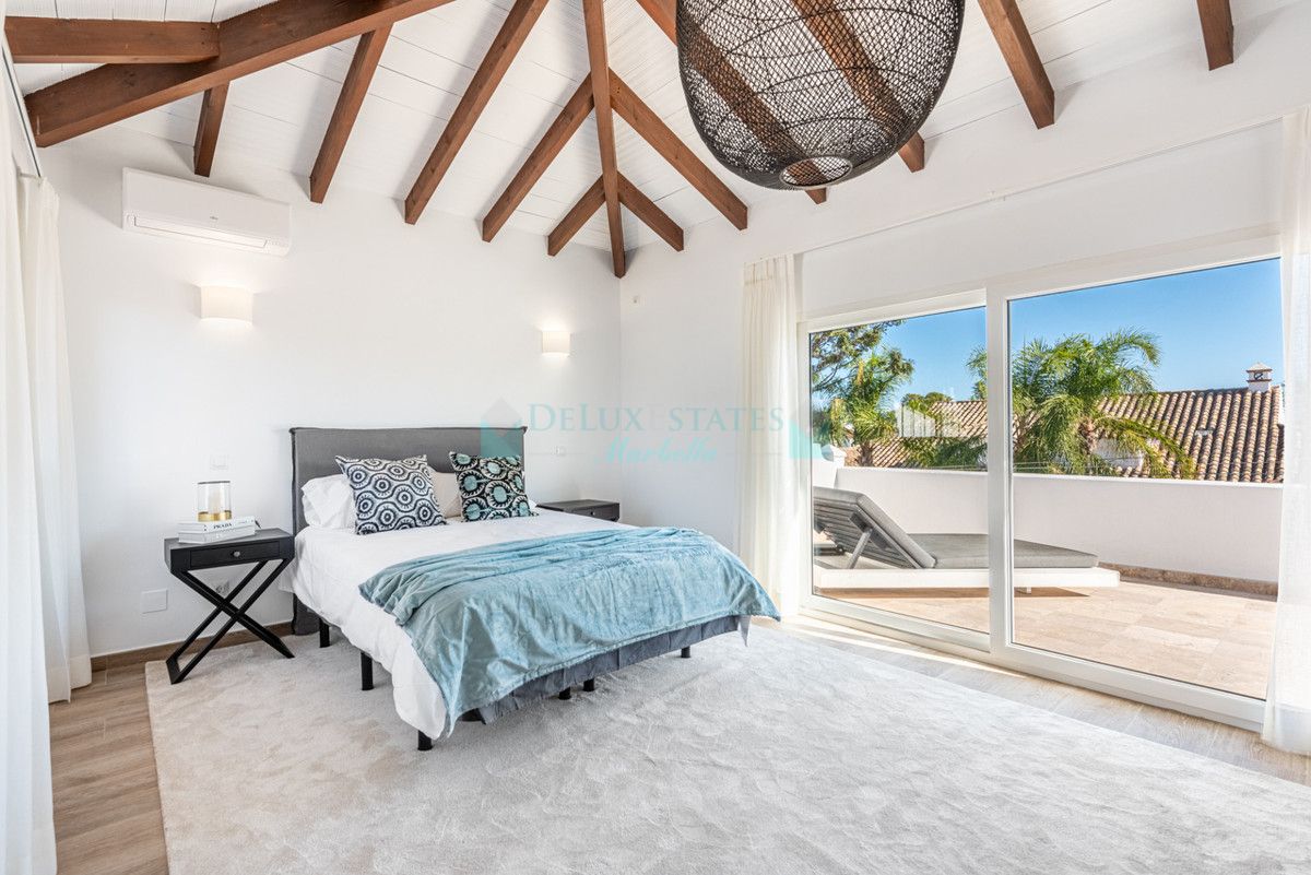 Villa for sale in Nueva Andalucia