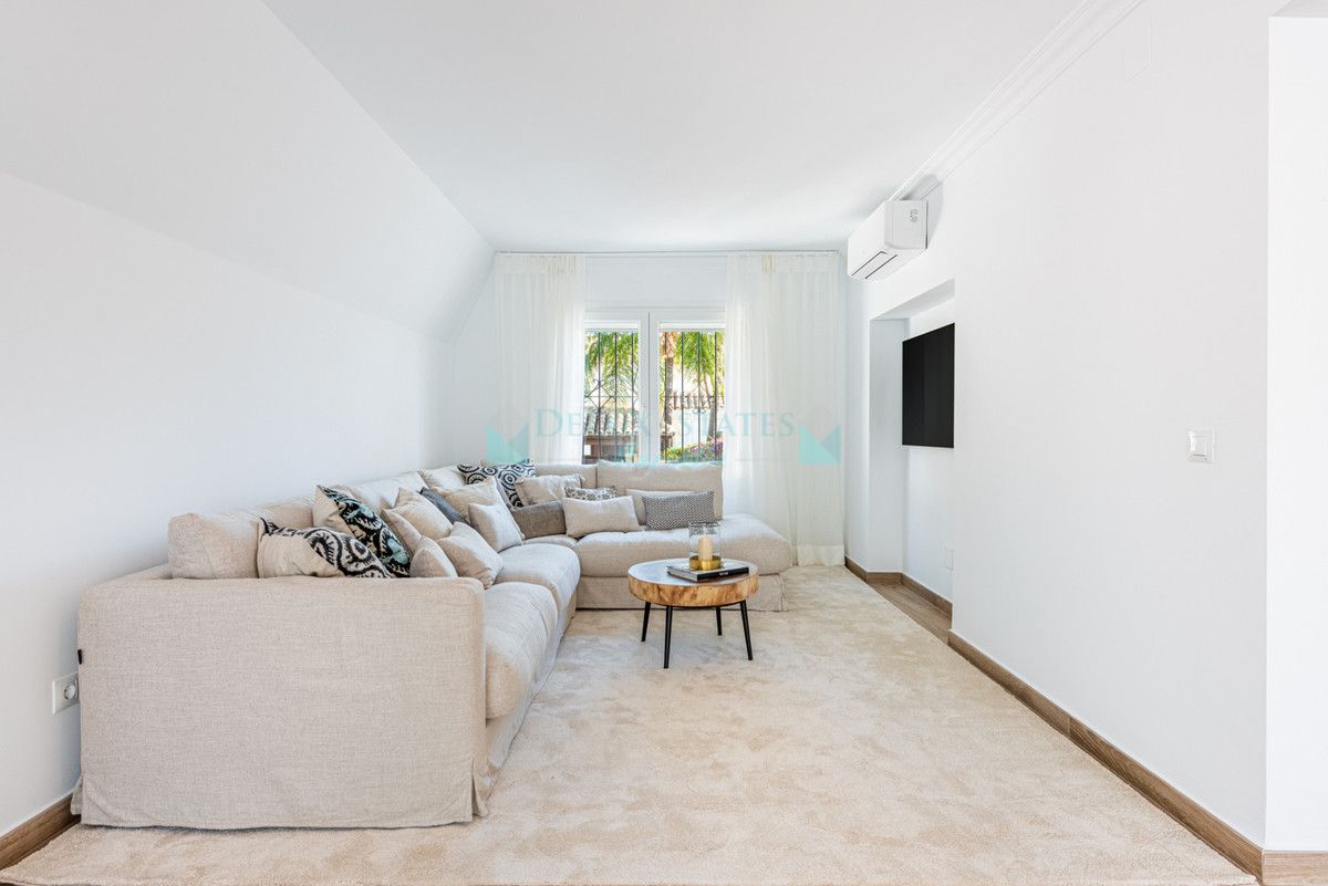 Villa for sale in Nueva Andalucia